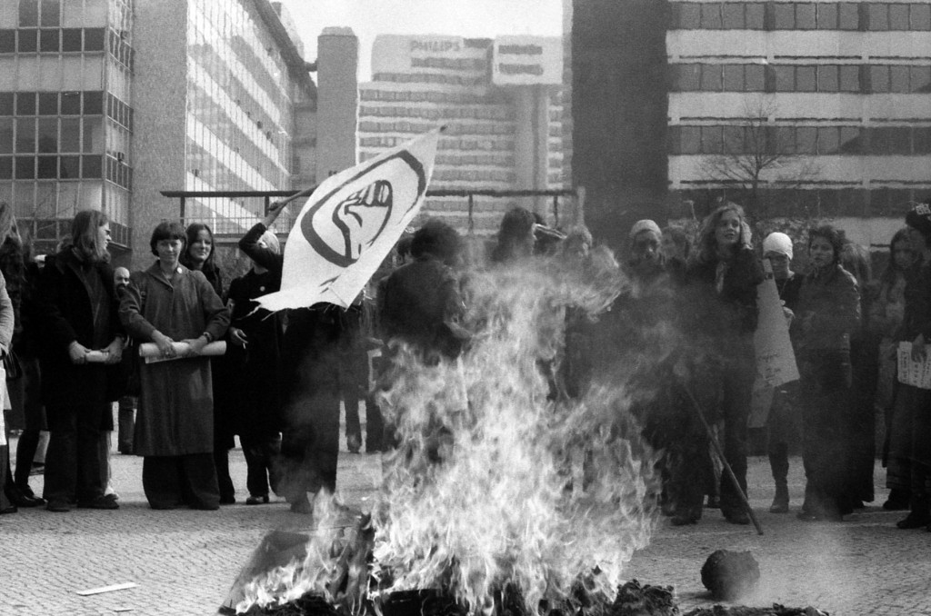 Kampf gegen das Patriarchat, zum Beispiel in den Medien: Demonstration gegen Diffamierung von Lesben in der BILD-Zeitung, 1973. (Foto: Cristina Perincioli)