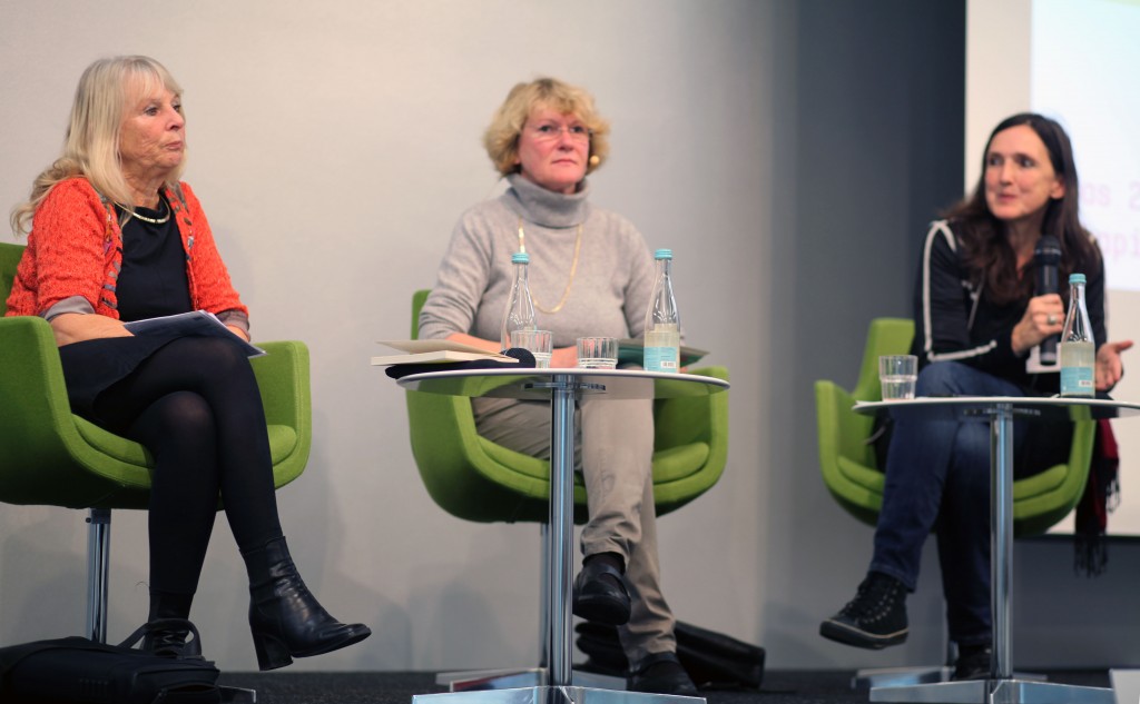 Susanne Schultz, Moderatorin Ulrike Baureithel, Christa Wichterich (v.l.n.r.)